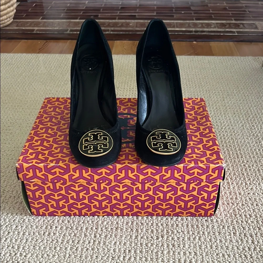 Black Maddie Pump - Kid Suede - Picture 1 of 4
